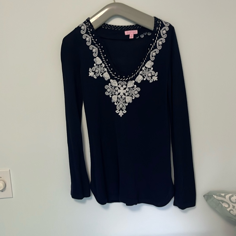 Lilly Pulitzer navy embroidered tunic sweater small